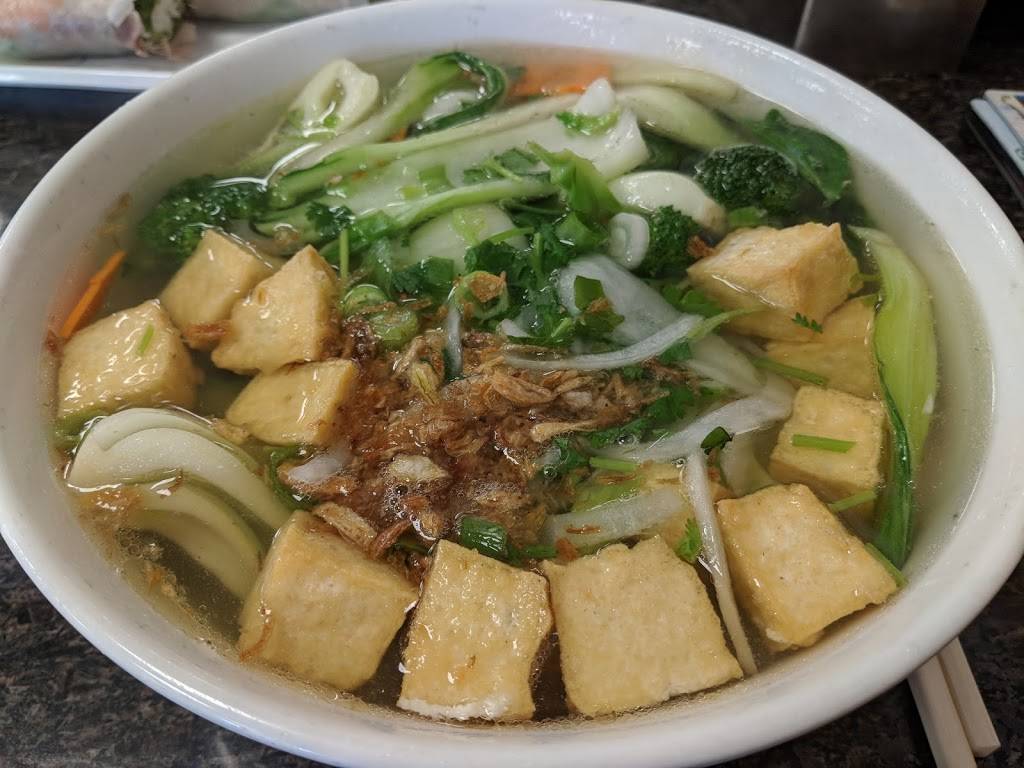 Pho Lee Hoa Phat III | restaurant | 102 Springstowne Center, Vallejo, CA 94591, USA | 7076490888 OR +1 707-649-0888