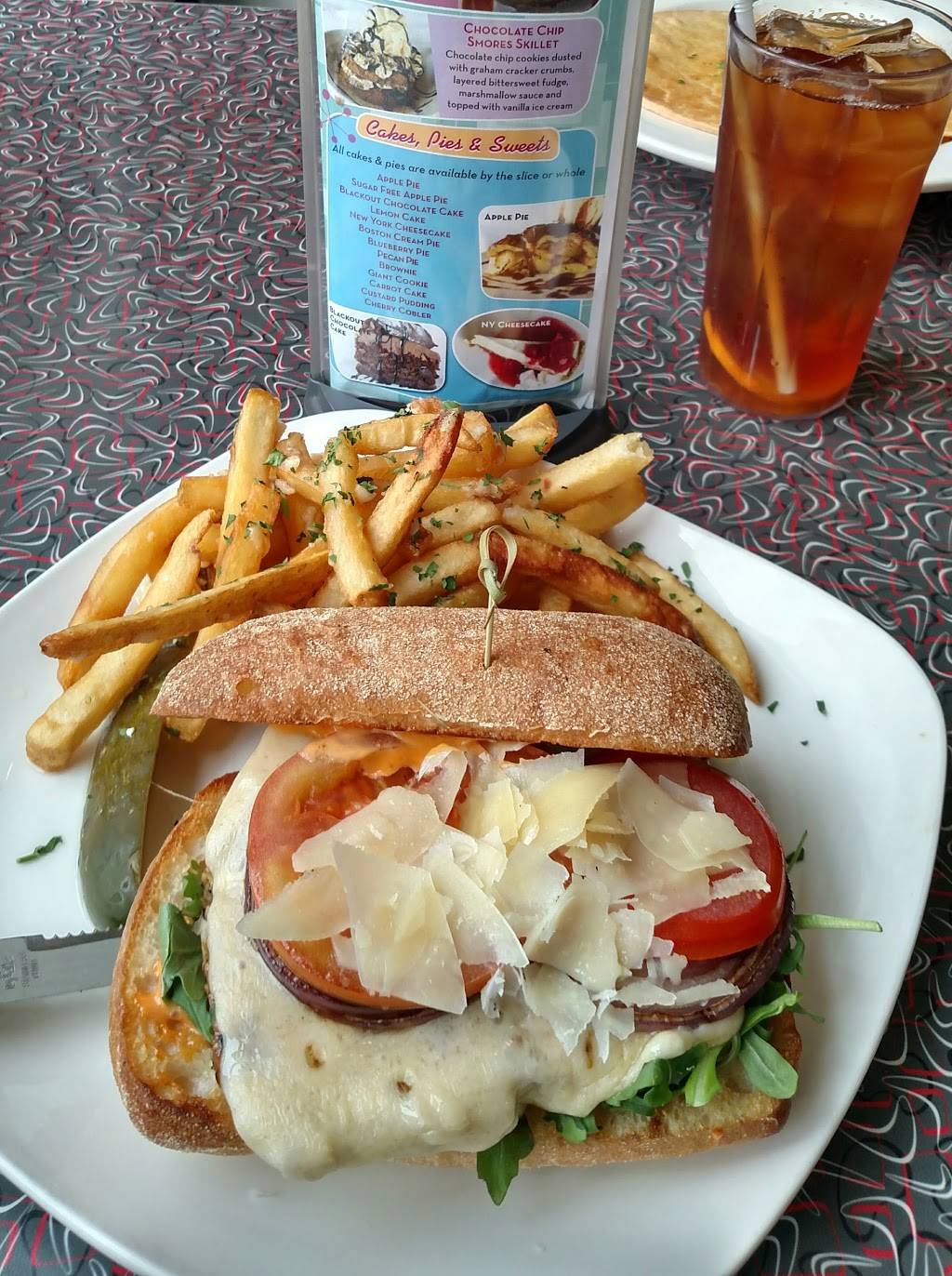 Twoheys Restaurant | restaurant | 1050, 1224 N Atlantic Blvd, Alhambra, CA 91801, USA | 6262847387 OR +1 626-284-7387