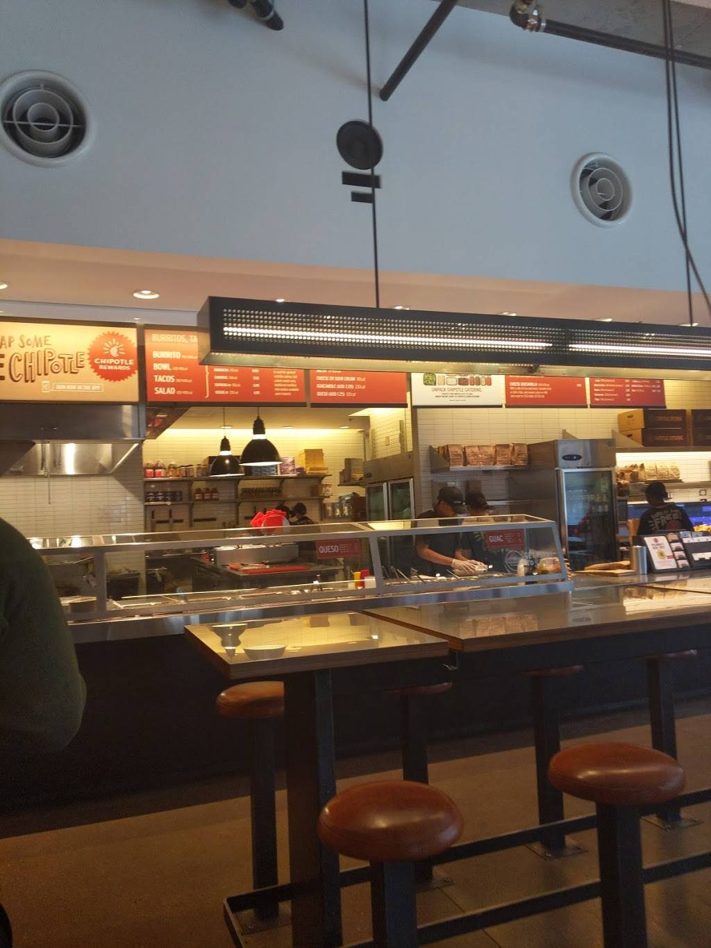 Chipotle Mexican Grill | restaurant | 1000 N High St, Columbus, OH 43201, USA | 6144724706 OR +1 614-472-4706