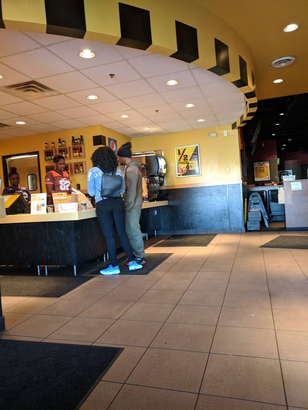 Buffalo Wild Wings | restaurant | 6129 Crawfordsville Rd Unit B, Speedway, IN 46224, USA | 3172419464 OR +1 317-241-9464