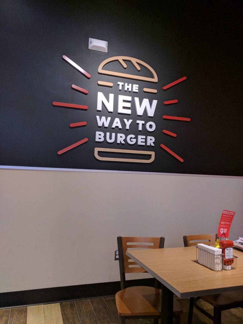 Smashburger | restaurant | 1451 E Parks Hwy, Wasilla, AK 99654, USA | 9073576274 OR +1 907-357-6274