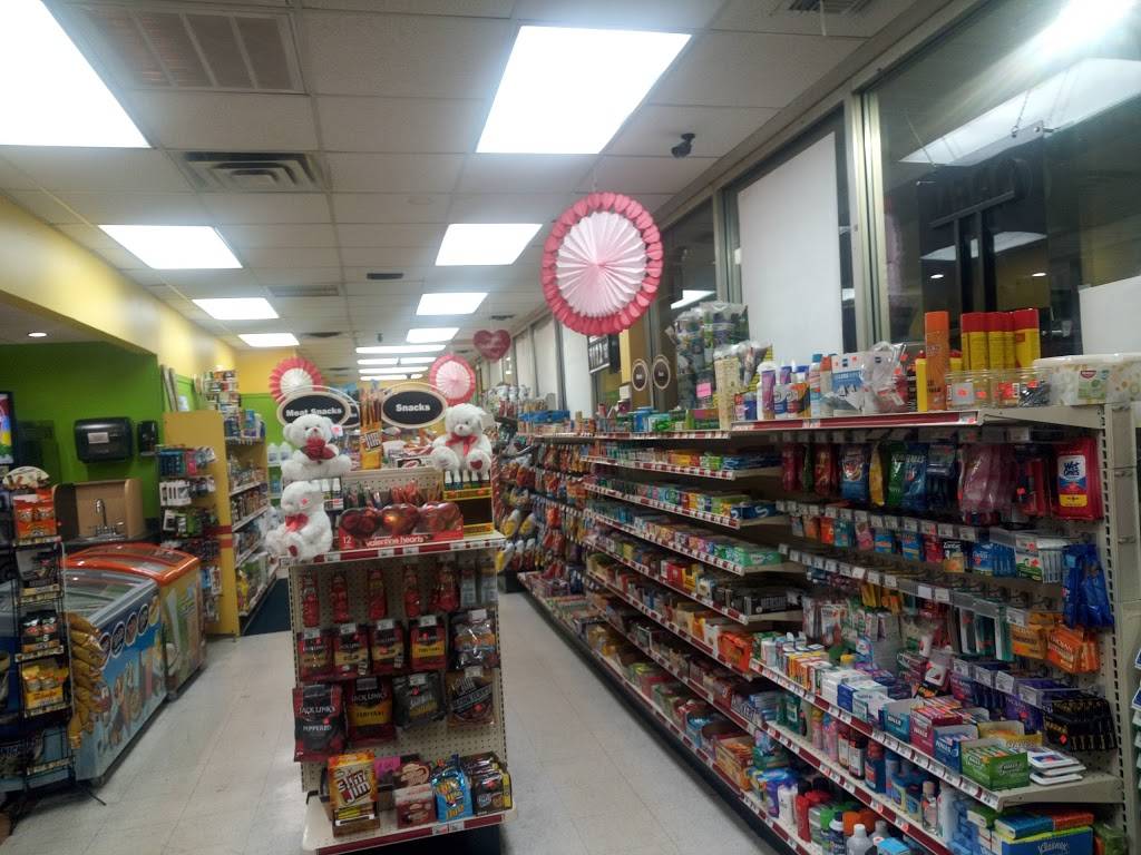 BP Gas and Mr Submarine | restaurant | 4070 N Clark St, Chicago, IL 60613, USA | 7735283040 OR +1 773-528-3040