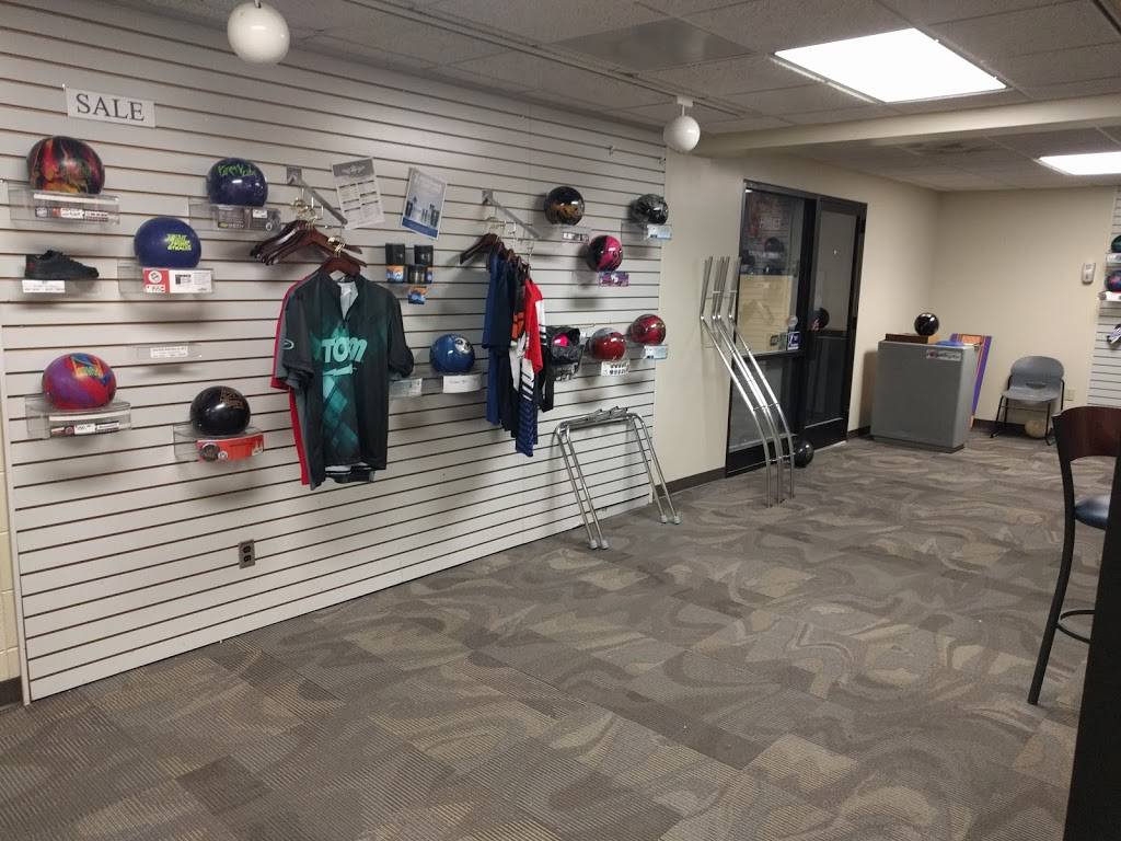 Stars and Strikes Bowling Center | restaurant | 311 W Martin St #1934, Scott AFB, IL 62225, USA | 6182564054 OR +1 618-256-4054