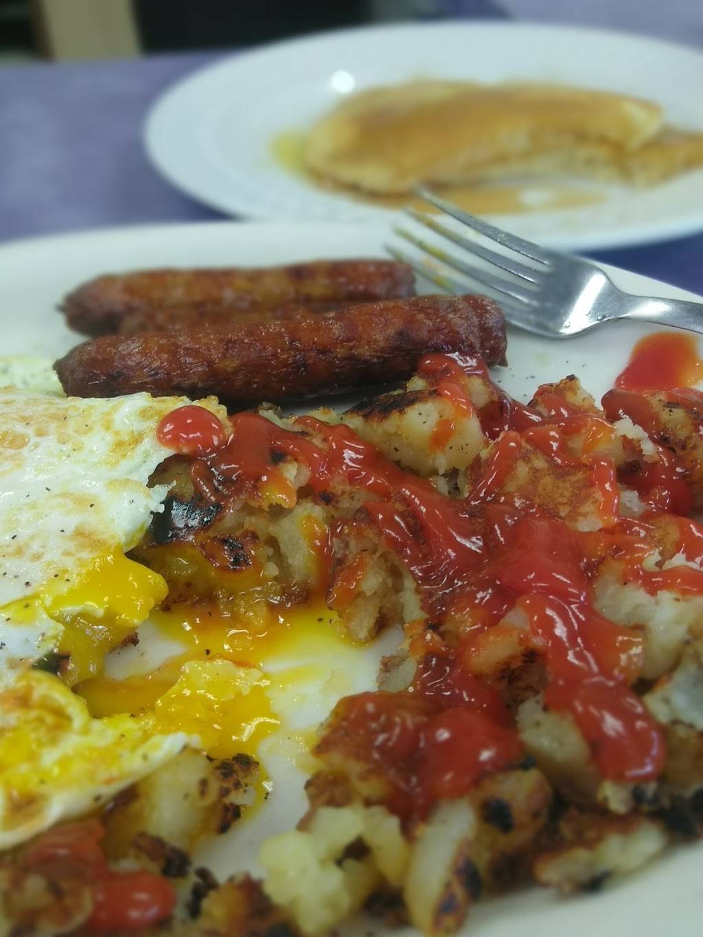 Hashbrowns Cafe | restaurant | 19458 Conant St, Detroit, MI 48234, USA | 3133660433 OR +1 313-366-0433