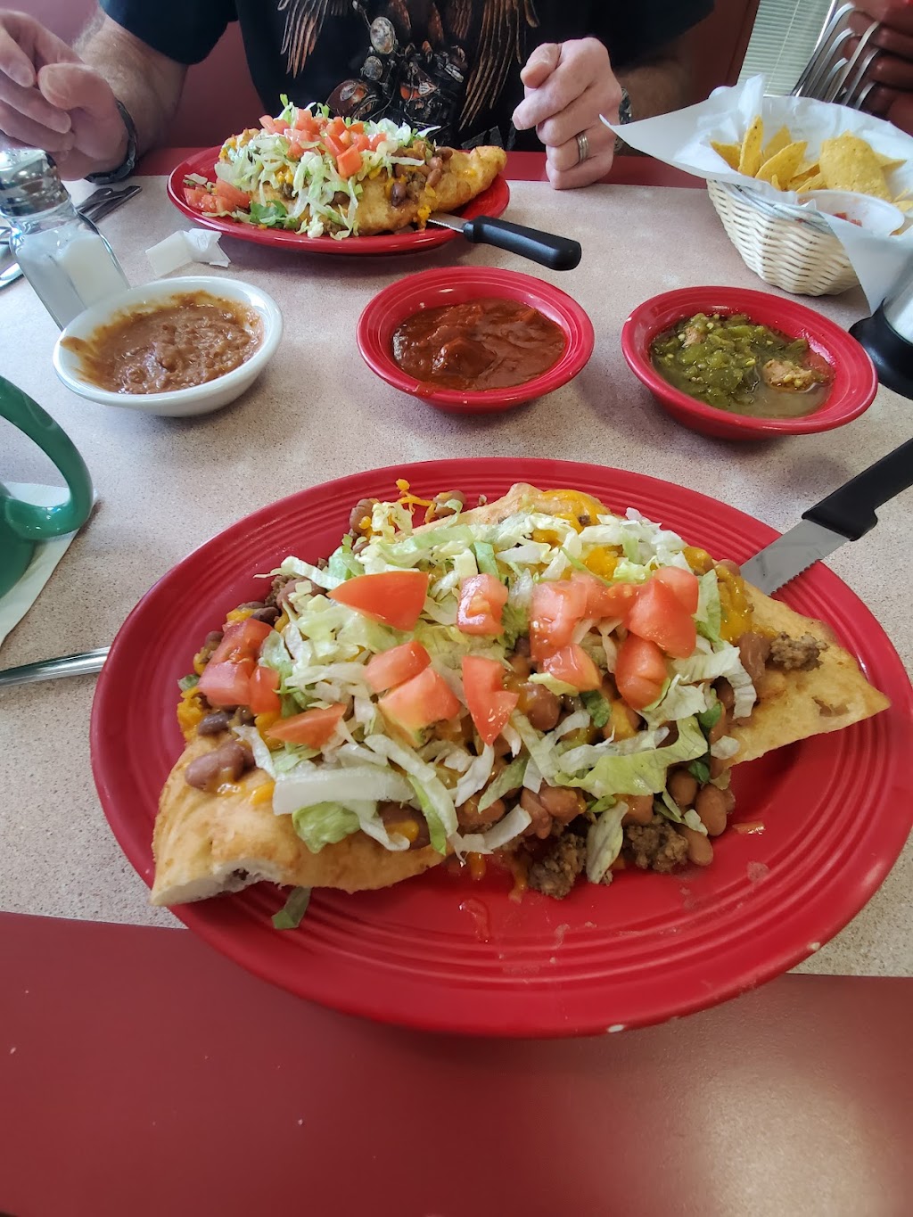 Earls Family Restaurant | restaurant | 1400 U.S. Rt. 66, Gallup, NM 87301, USA | 5058634201 OR +1 505-863-4201