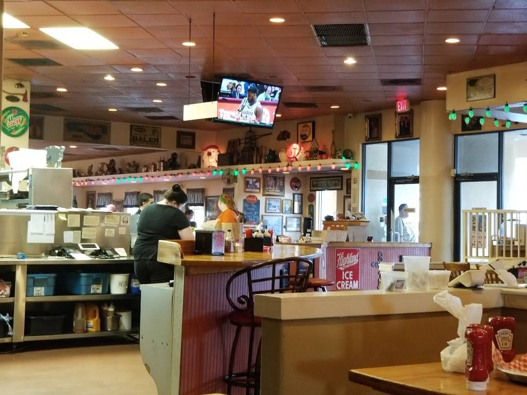 Robs Family BBQ | meal takeaway | 8990 W State Rd 84, Davie, FL 33324, USA | 9543702774 OR +1 954-370-2774