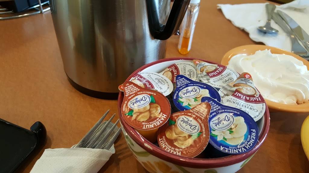 Scramblers | restaurant | 20785 E Thirteen Mile Rd, Roseville, MI 48066, USA | 5862943106 OR +1 586-294-3106