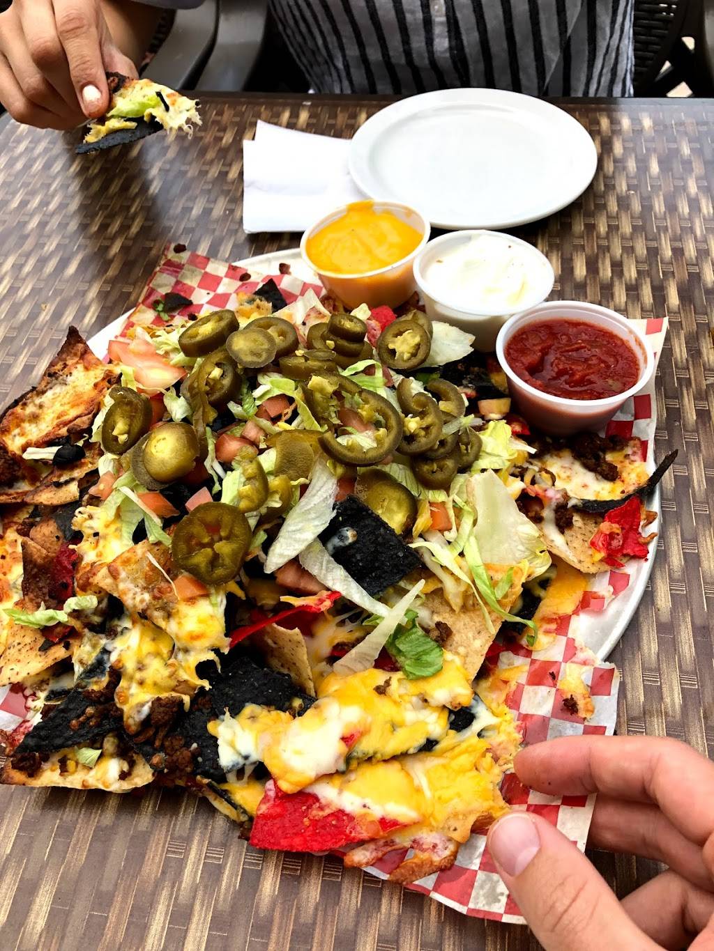 Grand Central Sports | restaurant | 4573 Queen St, Niagara Falls, ON L2E 2L7, Canada | 9053579000 OR +1 905-357-9000