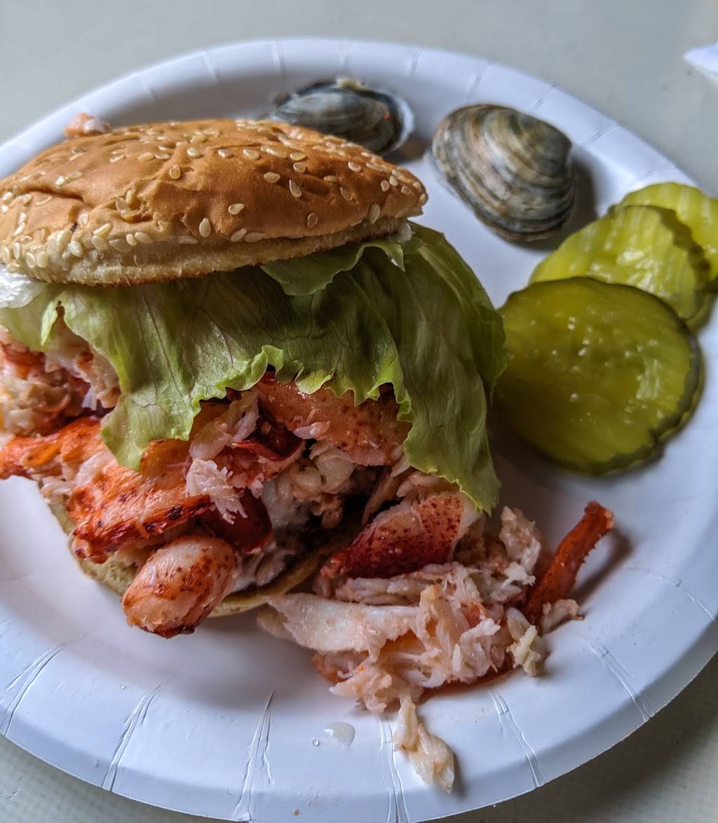 Youngs Lobster Pound | restaurant | 2 Fairview St, Belfast, ME 04915, USA | 2073381160 OR +1 207-338-1160