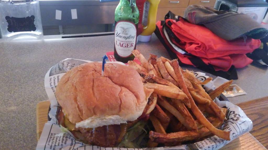 The Edgewater Cafe | restaurant | 860 Muskingum River Rd, Marietta, OH 45750, USA | 7408967547 OR +1 740-896-7547