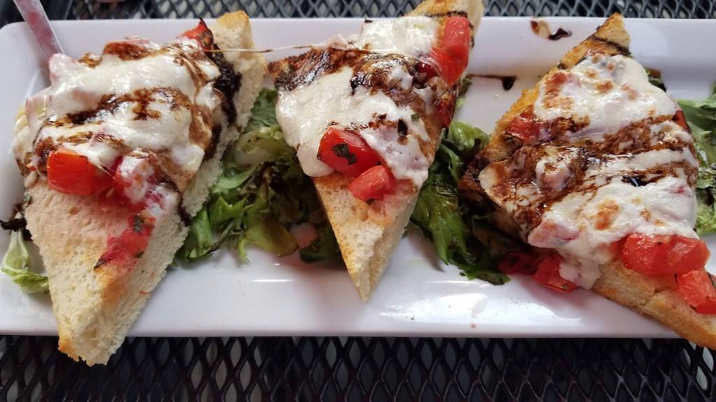 The Trap | restaurant | 195 Old Forge Rd, East Greenwich, RI 02818, USA | 4018854999 OR +1 401-885-4999