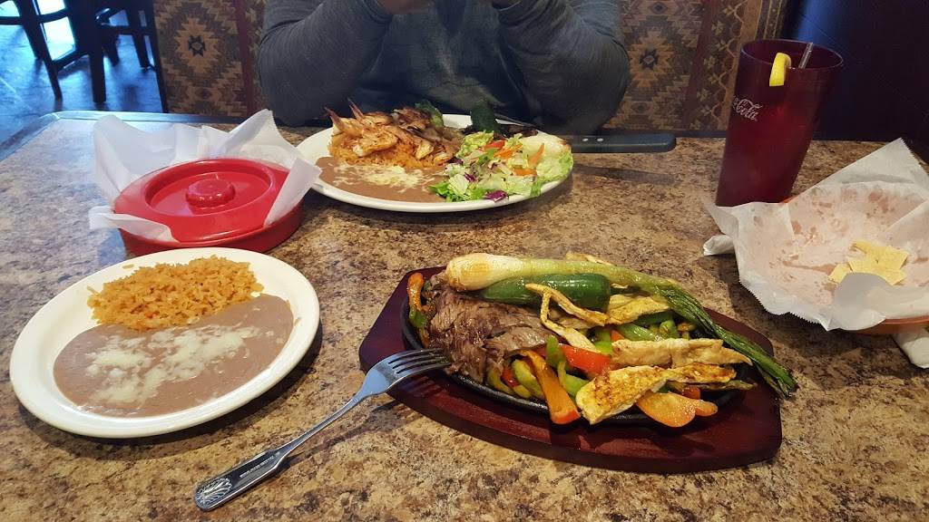 Chili Peppers Mexican Restaurant & Seafood | restaurant | 4421 Las Posas Rd, Camarillo, CA 93010, USA | 8054847260 OR +1 805-484-7260