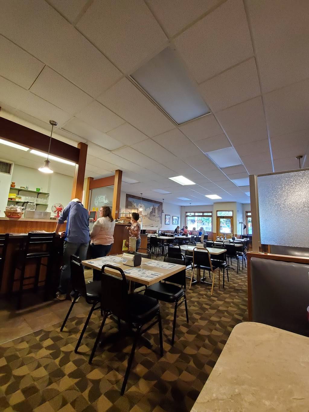 Jakes Pizza | meal delivery | 207 S 1st St, Montevideo, MN 56265, USA | 3202692115 OR +1 320-269-2115