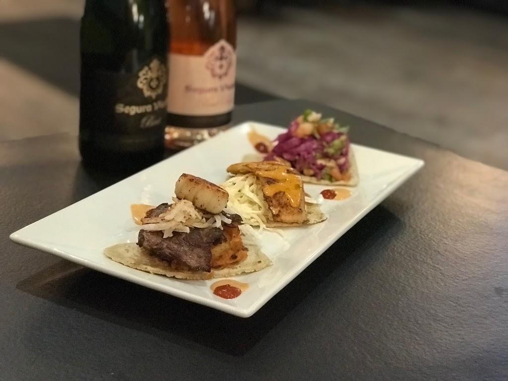 Tatas Tacos | restaurant | 2826 N Lincoln Ave, Chicago, IL 60657, USA | 7737410934 OR +1 773-741-0934