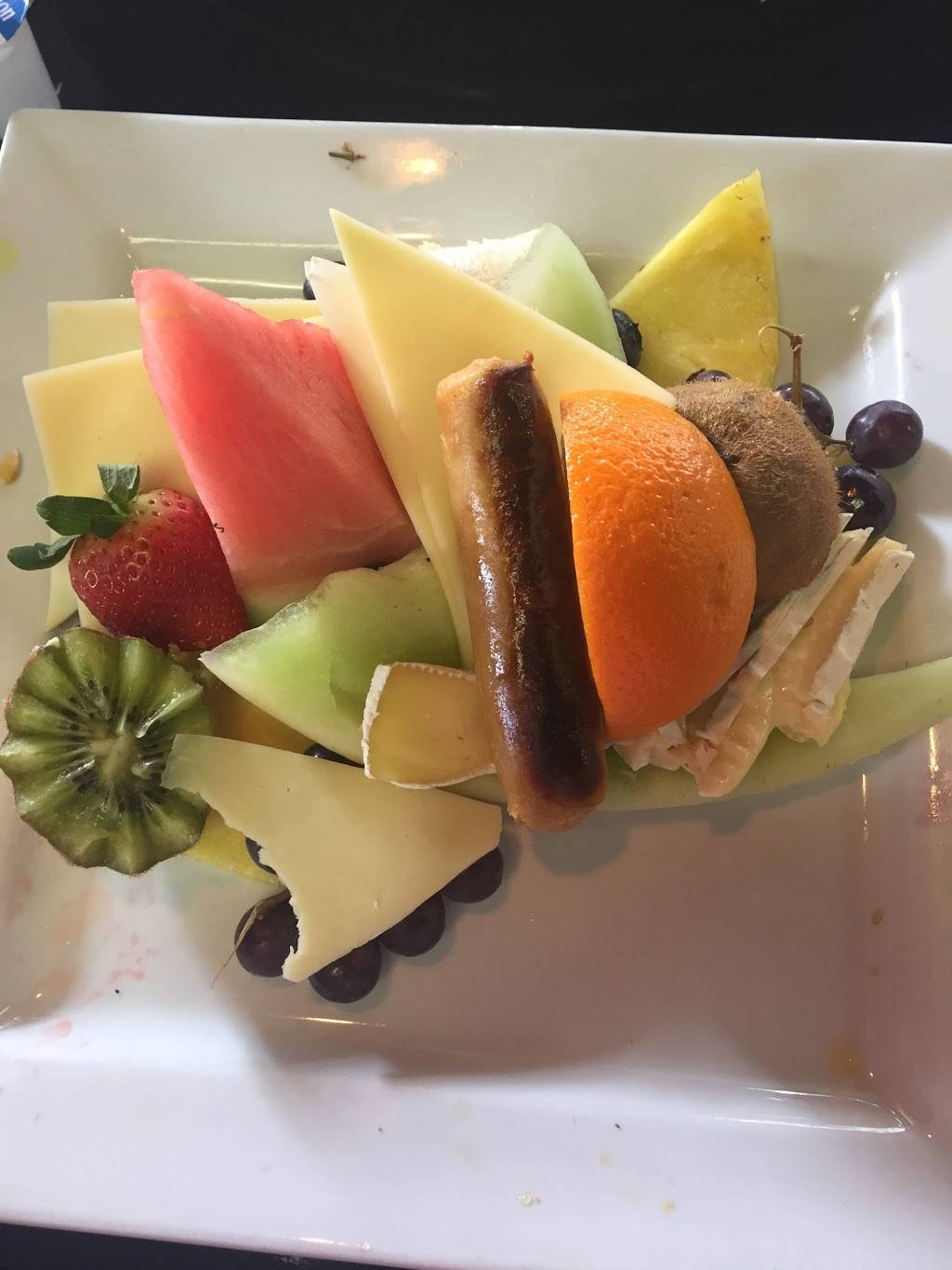 Le Célébrité | restaurant | 3495 Boulevard Taschereau, Saint-Hubert, QC J4T 2G2, Canada | 4506785050 OR +1 450-678-5050