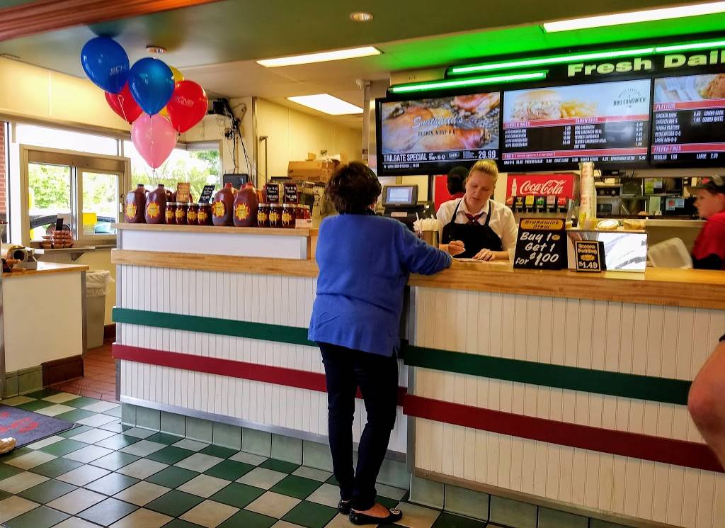 Smithfields Chicken N Bar-B-Q | restaurant | 12504 Capital Blvd, Wake Forest, NC 27587, USA | 9194888388 OR +1 919-488-8388