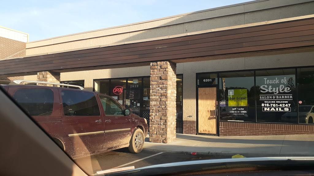 Little Caesars Pizza | meal takeaway | 6203 Main St, Grandview, MO 64030, USA | 8167658778 OR +1 816-765-8778