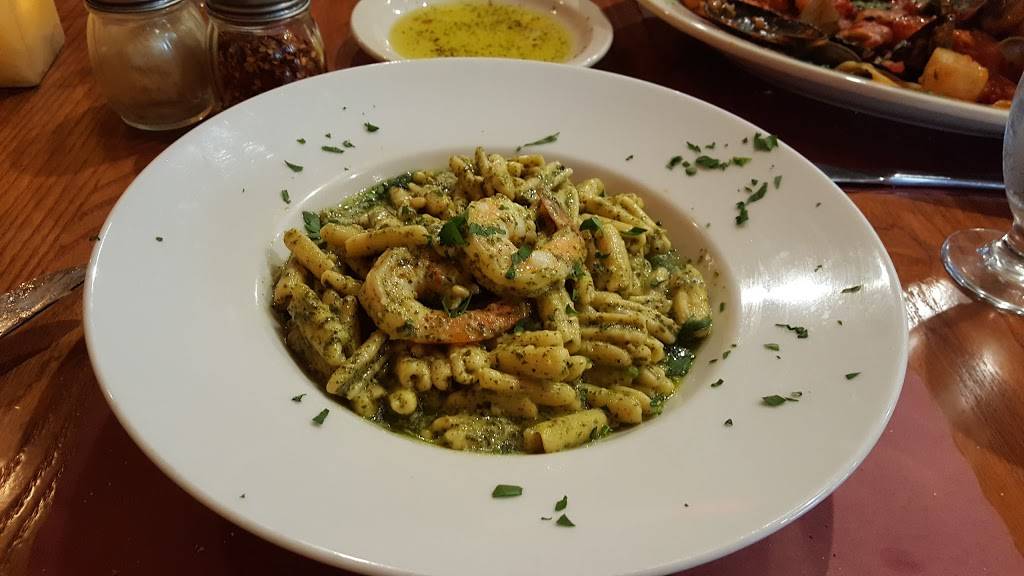 Giovannis Pizzeria | restaurant | 1774 Dixwell Ave, Hamden, CT 06514, USA | 2032883886 OR +1 203-288-3886