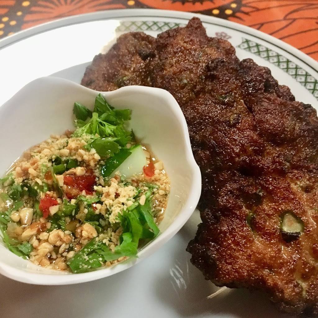 Ghin Khao Eat Rice | restaurant | 2128 W Cermak Rd, Chicago, IL 60608, USA | 7739741428 OR +1 773-974-1428