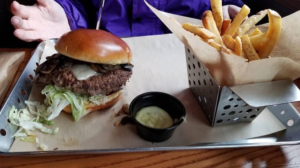 Chilis Grill & Bar | meal takeaway | 3199 Zinfandel Dr, Rancho Cordova, CA 95670, USA | 9166351621 OR +1 916-635-1621