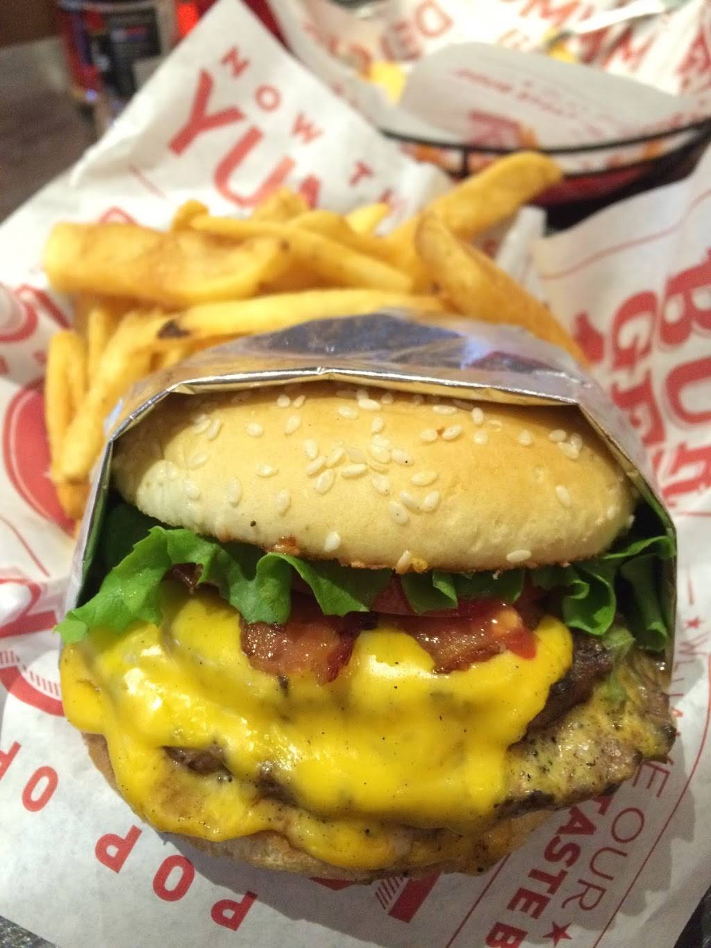 Red Robin Gourmet Burgers and Brews | restaurant | 8184 Laura Ct, Davenport, FL 33896, USA | 8632400039 OR +1 863-240-0039