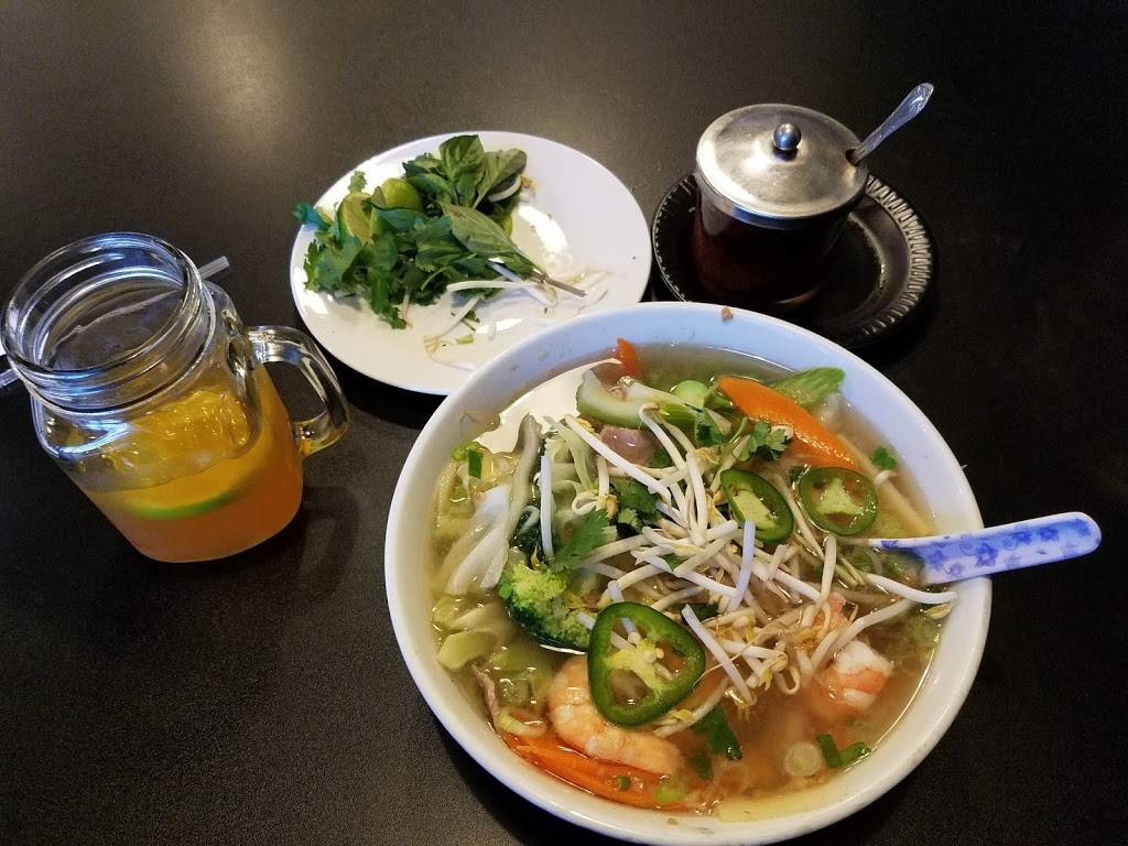 Taste Pho & Noodle House | restaurant | 3117 SW 34th St, Gainesville, FL 32608, USA | 3526658686 OR +1 352-665-8686