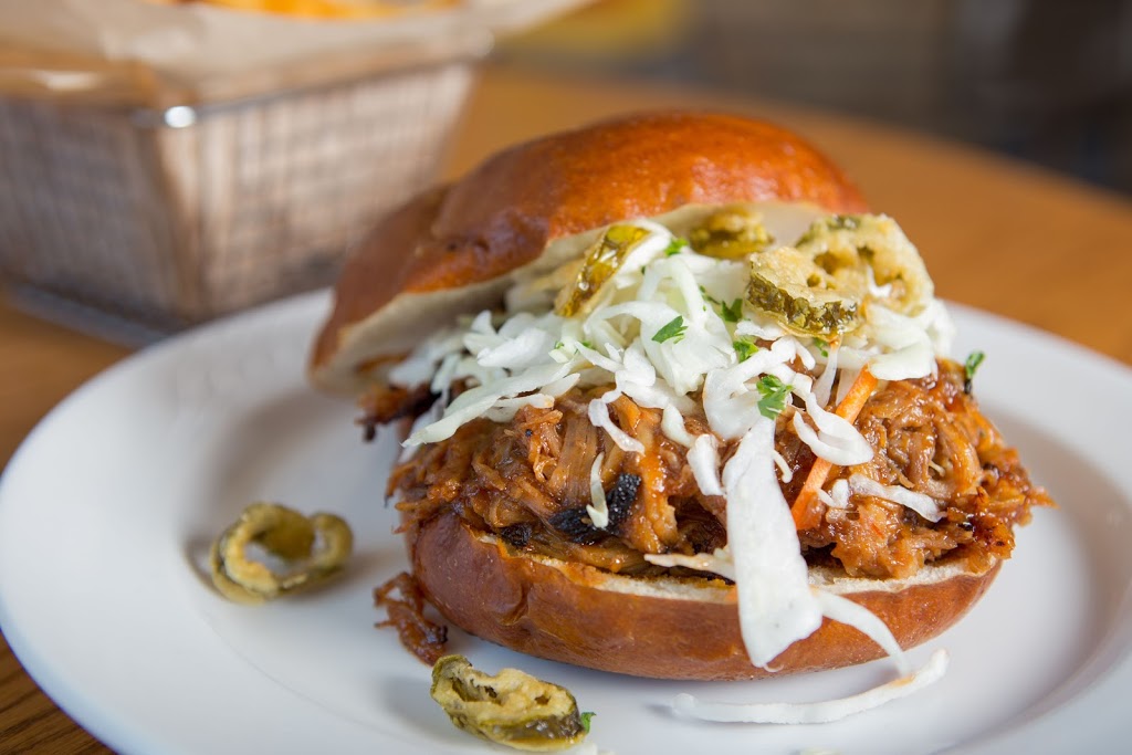 Easy Street Pizza & Patio | restaurant | 2922 W Irving Park Rd, Chicago, IL 60618, USA | 7738662010 OR +1 773-866-2010