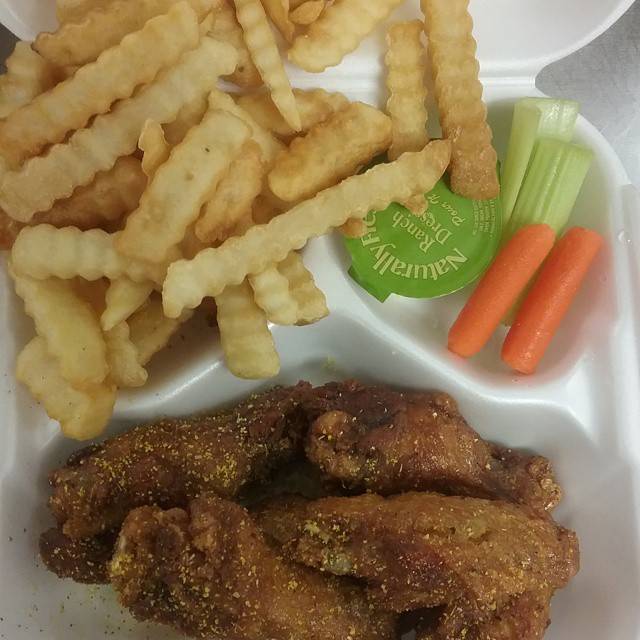 Tims Chicken | restaurant | 2881 Covington Pike, Memphis, TN 38128, USA | 9012073645 OR +1 901-207-3645