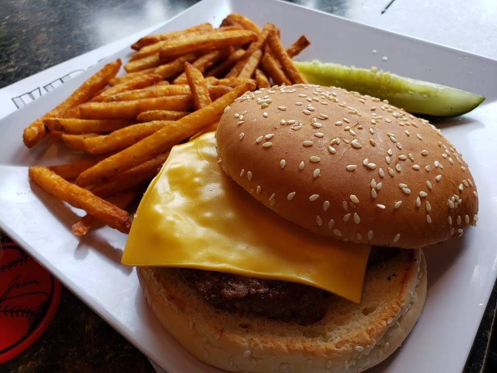 Coliseum Sports Bar and Grill | restaurant | 91 S N Main St, Fond du Lac, WI 54935, USA | 9209249599 OR +1 920-924-9599