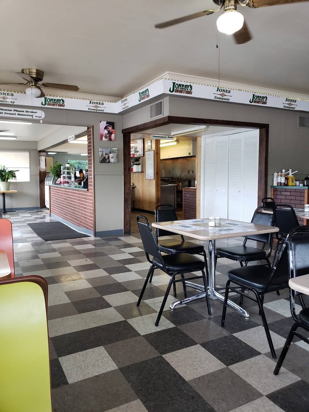 Jonesys Junction | restaurant | 906 E Rochester St, Akron, IN 46910, USA | 5745982665 OR +1 574-598-2665