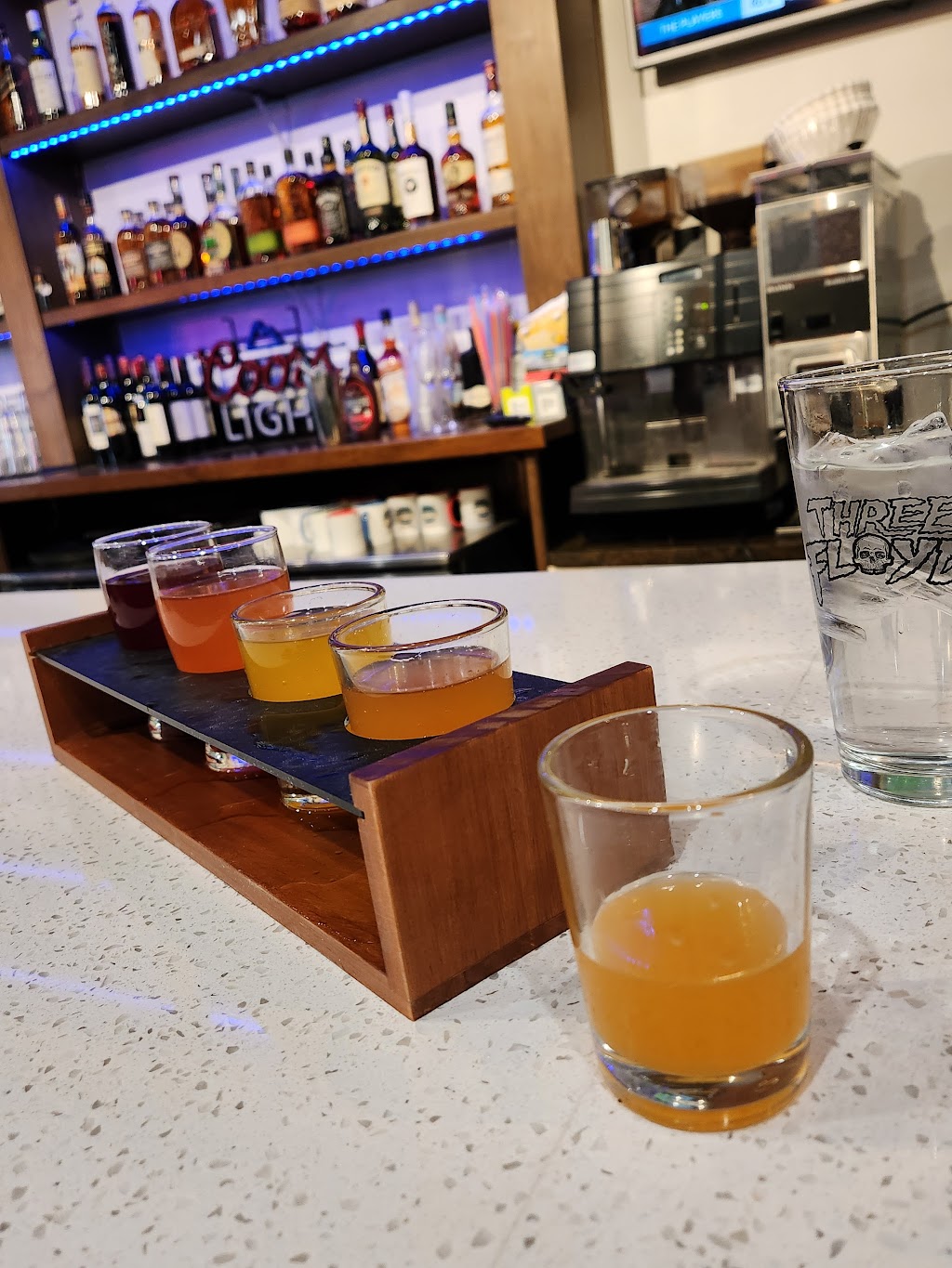 Donut Villa | restaurant | 319 Broadway, Arlington, MA 02474, USA | 7817771341 OR +1 781-777-1341