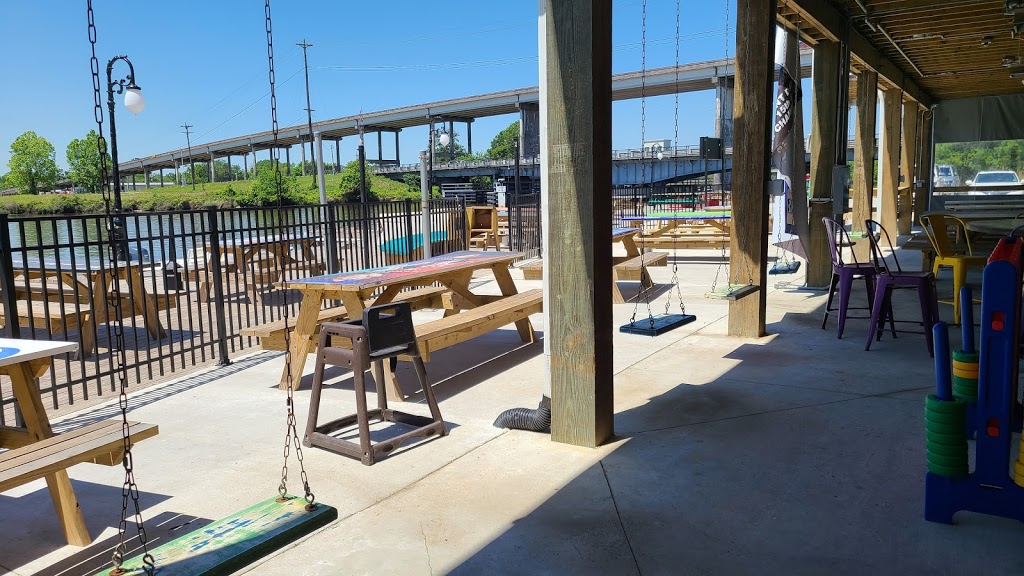 High Tides | restaurant | 3109 Texas Ave, Bridge City, TX 77611, USA | 4097925001 OR +1 409-792-5001