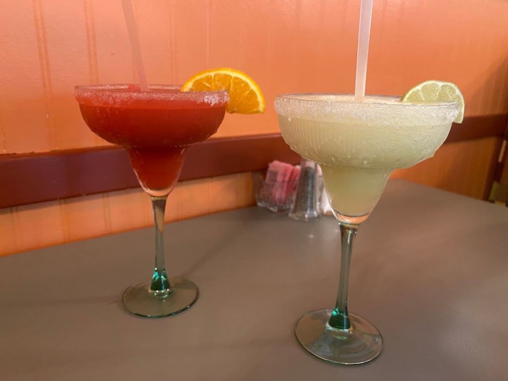 Dos Banderas Restaurant | restaurant | S72W16373 Janesville Rd, Muskego, WI 53150, USA | 4144332664 OR +1 414-433-2664