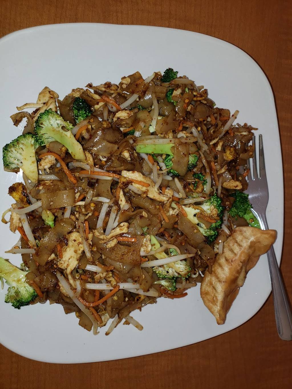 Golden Thai Kitchen | restaurant | 1820 N 75th Ave #110, Phoenix, AZ 85035, USA | 6238499301 OR +1 623-849-9301