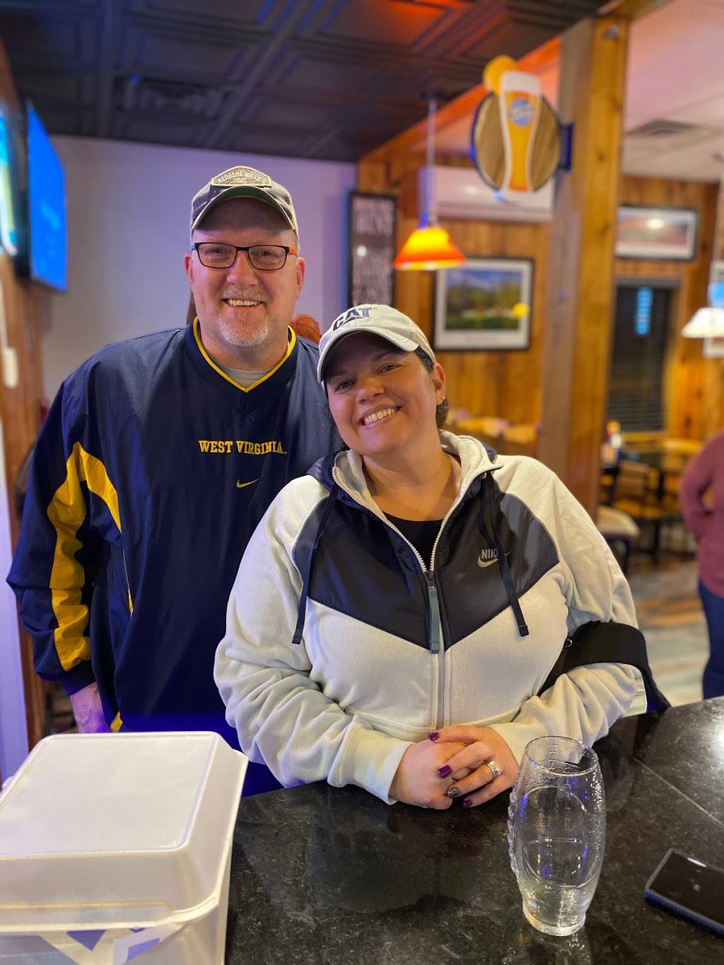 Blue 42s Burger Bar | restaurant | 831 W Union St, Morganton, NC 28655, USA | 8286080835 OR +1 828-608-0835