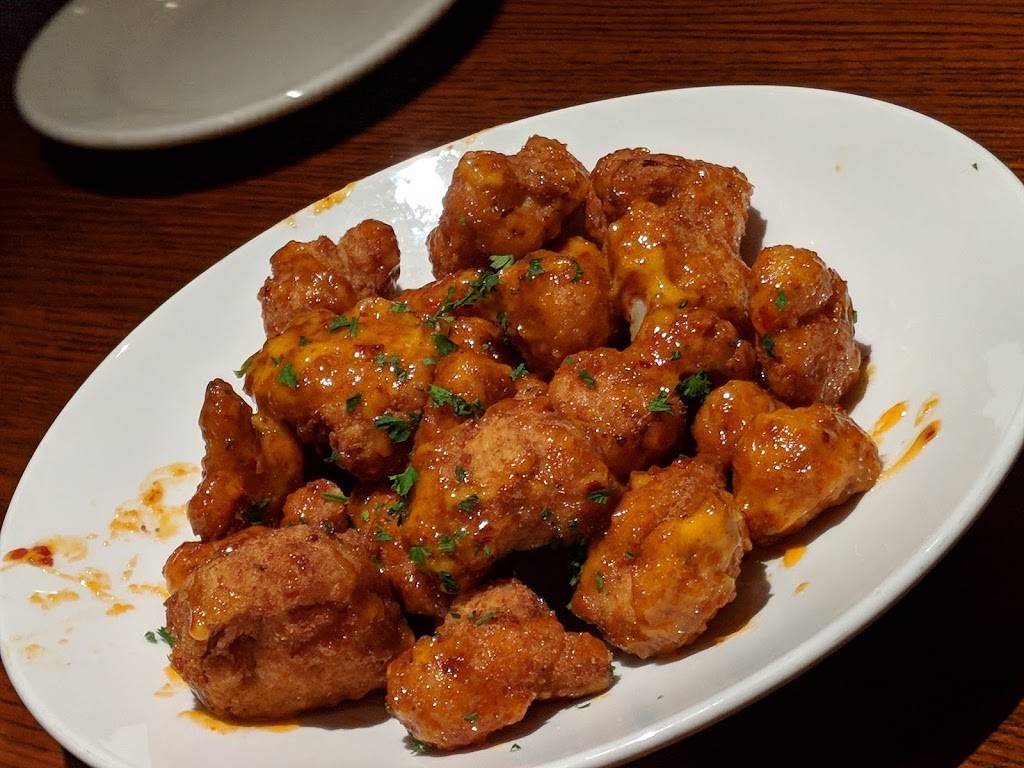 Houlihans | restaurant | 25651 Detroit Rd, Westlake, OH 44145, USA | 4408089090 OR +1 440-808-9090