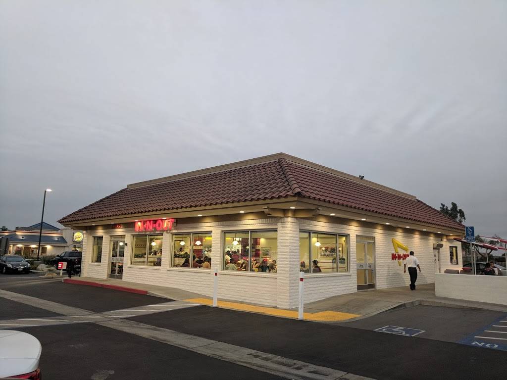 In-N-Out Burger | restaurant | 23035 Hemlock Ave, Moreno Valley, CA 92557, USA | 8007861000 OR +1 800-786-1000