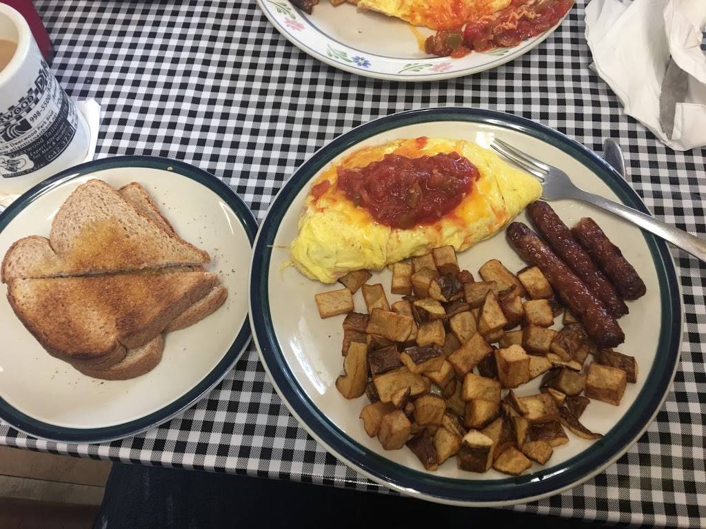 Bees Home Cooking | restaurant | 2511 Sanford Ave, Sanford, FL 32773, USA | 4073288554 OR +1 407-328-8554