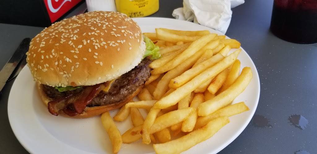 Evelyns-Key Largo | restaurant | 103360 Overseas Hwy, Key Largo, FL 33037, USA | 3054511691 OR +1 305-451-1691