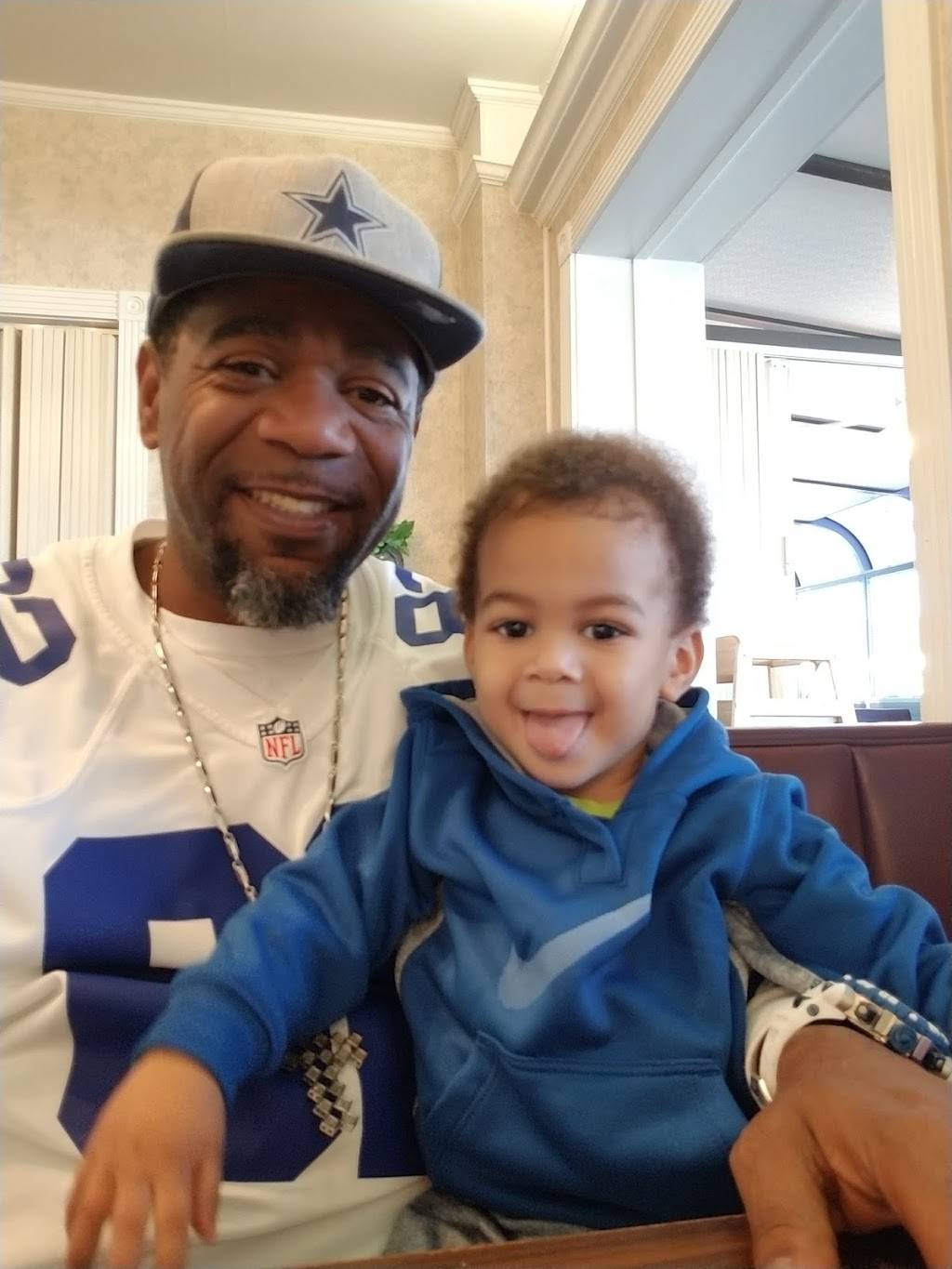 Karls Family Restaurant | restaurant | 5100 Hixson Pike, Hixson, TN 37343, USA | 4238755506 OR +1 423-875-5506