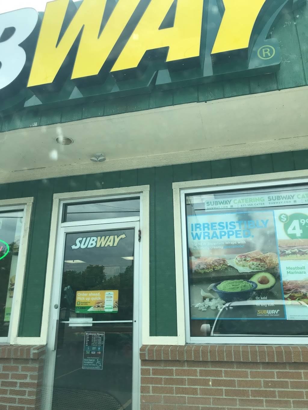 Subway | restaurant | 35 W Broad St, Pataskala, OH 43062, USA | 7409270068 OR +1 740-927-0068