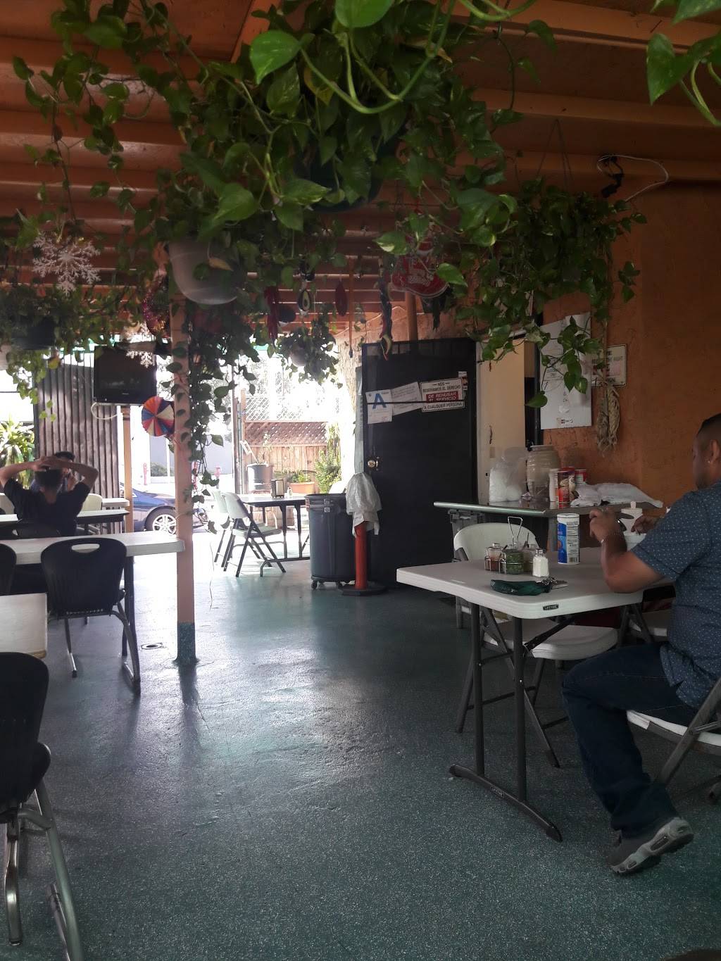 Villanueva Restaurant & Bar | restaurant | 5620 S Main St, Los Angeles, CA 90037, USA | 3238469788 OR +1 323-846-9788