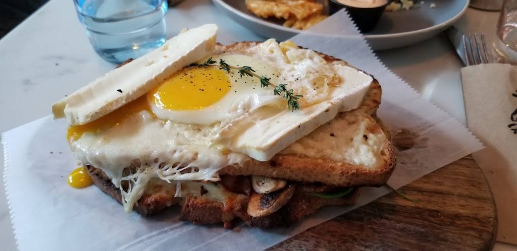 Firefly Petite Cafe Bistro | restaurant | 45-12 43rd Ave, Sunnyside, NY 11104, USA | 7182551591 OR +1 718-255-1591