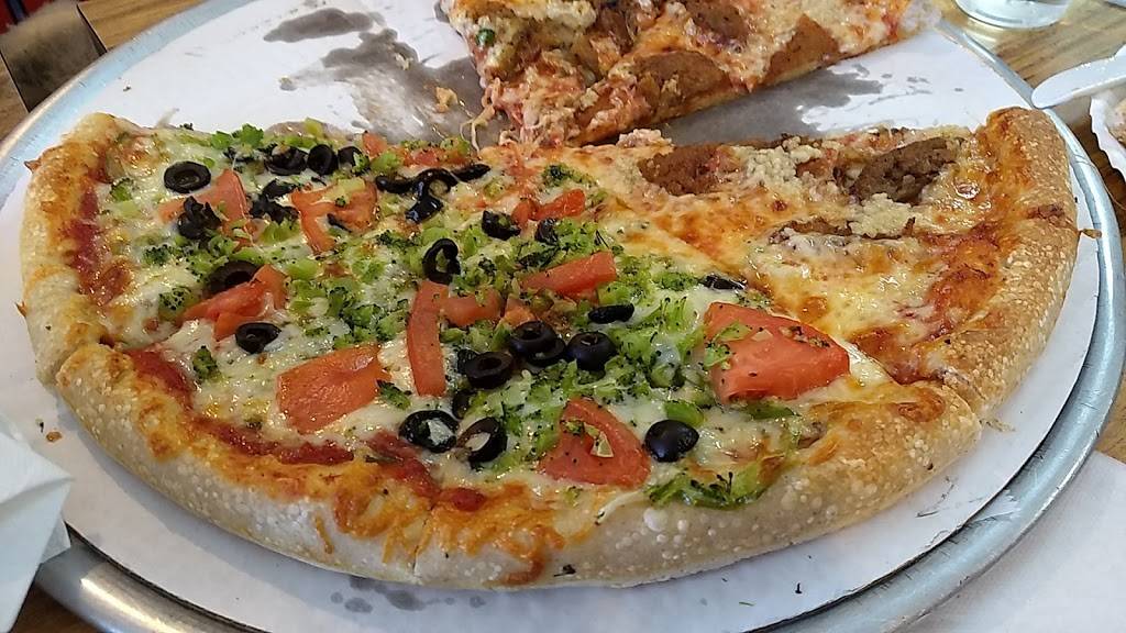 Kinsley House Of Pizza | restaurant | 118 Kinsley St, Nashua, NH 03060, USA | 6038820554 OR +1 603-882-0554