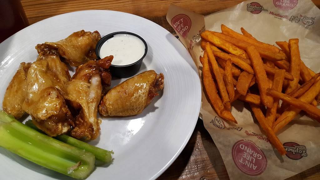 Mugshots Grill & Bar | restaurant | 204 N 40th Ave, Hattiesburg, MS 39402, USA | 6012712299 OR +1 601-271-2299