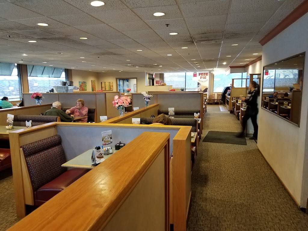 Bakers Square Restaurant & Bakery | restaurant | 10200 W National Ave, West Allis, WI 53227, USA | 4145461220 OR +1 414-546-1220