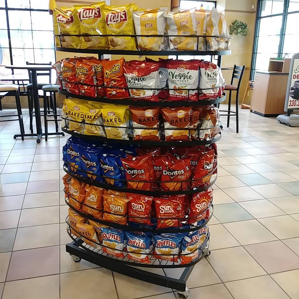 Subway | restaurant | 348 S Main St, Akron, OH 44311, USA | 3303755080 OR +1 330-375-5080