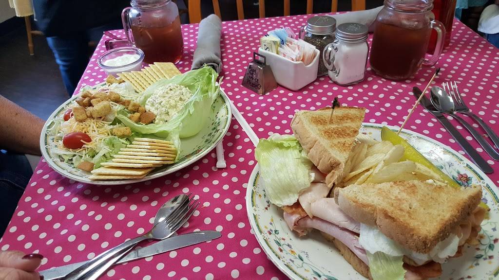 RED DIRT AND BLUE JEANS | restaurant | 13021 Hwy 6, Santa Fe, TX 77510, USA | 4099276545 OR +1 409-927-6545