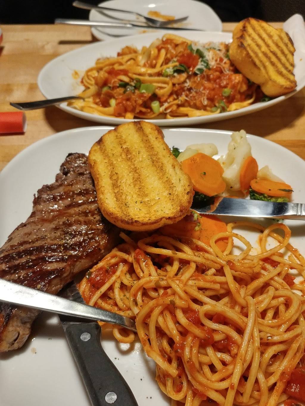 Boston Pizza | restaurant | 221 Glendale Ave, St. Catharines, ON L2T 2K9, Canada | 9056871991 OR +1 905-687-1991