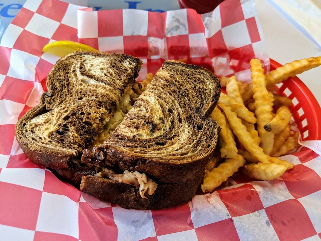 Joe Mamas | restaurant | 63 Wisteria Pl, Millbrook, AL 36054, USA | 3342851881 OR +1 334-285-1881